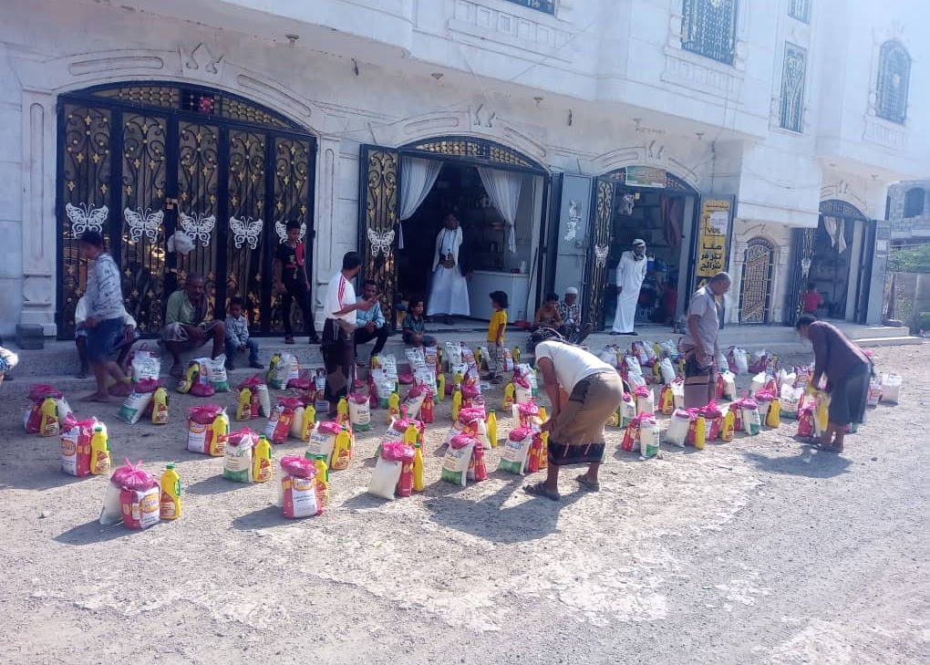 Yemen food relief - Good Men Corp distributing food aid baskets to families in crisis