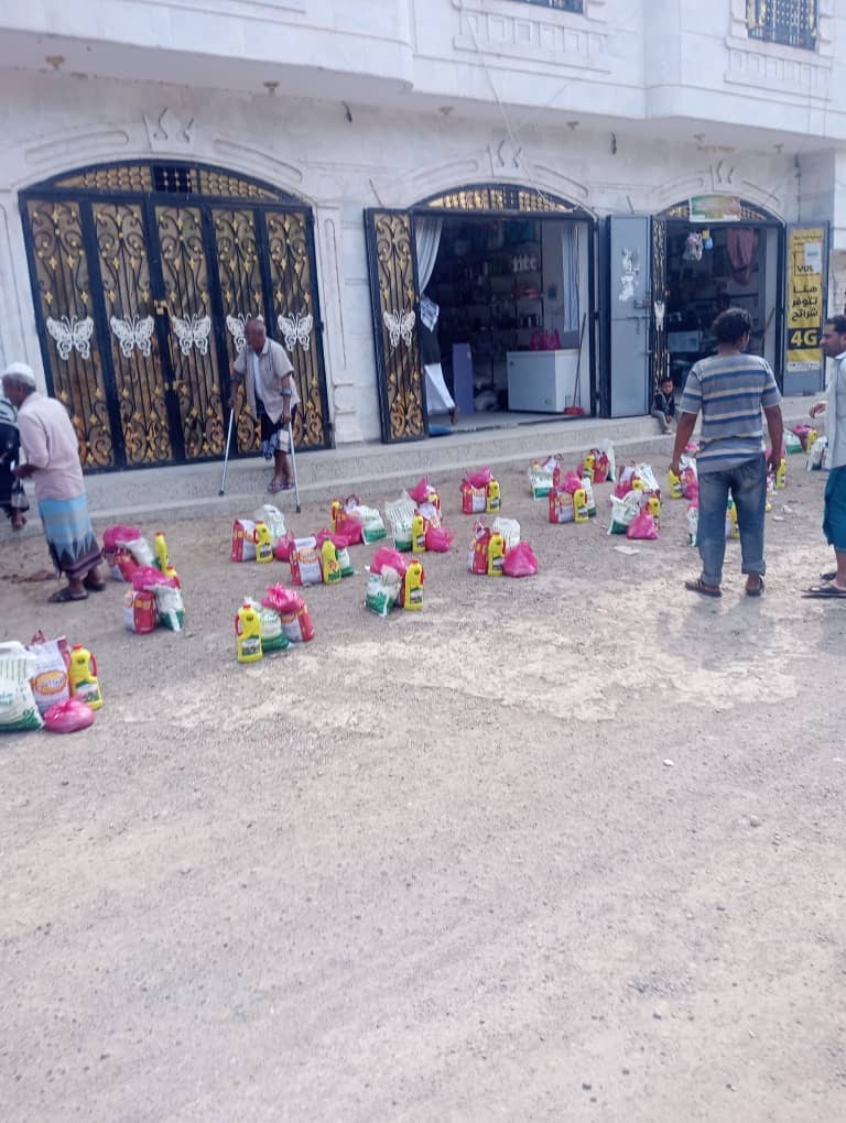 Yemen humanitarian aid - Monthly food basket distribution reaching families in need