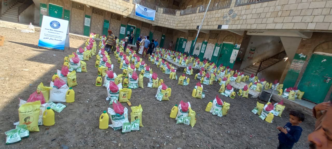 May 3, 2026 Yemen food assistance - Families receiving flour, rice, sugar, oil, and beans during distribution